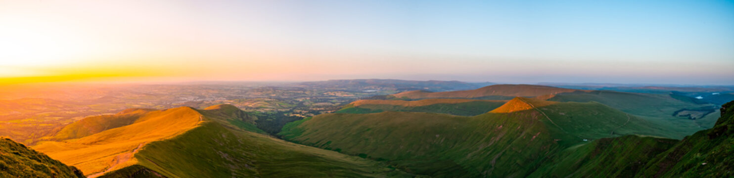 Stunning sunset views of pen y fan corn du south wales brecon becons