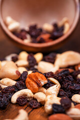 Nahaufnahme von gesunden Nüssen und Snacks