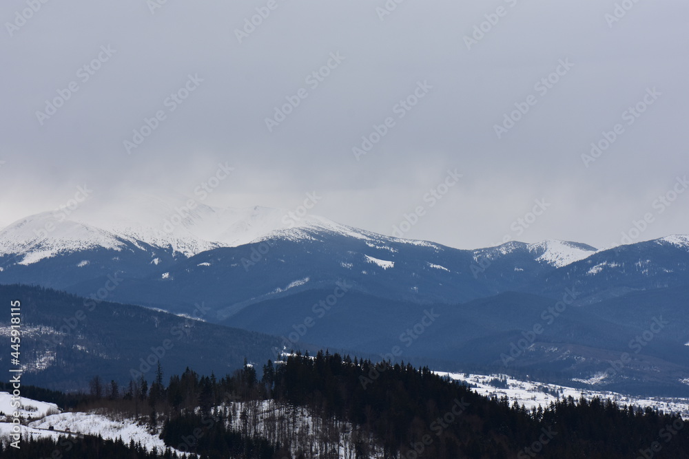 Poster snow covered mountain