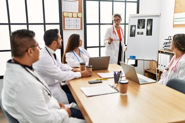 Obraz premium Group of hispanic doctor discussing in a medical meeting at the clinic office.