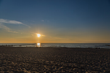 Obraz premium colorful sky during sunset over the sea