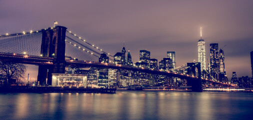 Fototapeta na wymiar Brooklyn bridge at dusk, New York City.