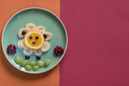 food creative ideas, sheep made from banana slices and blueberries on plate, breakfast for children