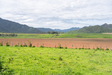 Paisaje del pueblo de Mirandilla Jalisco, diferentes colores en el campo.
