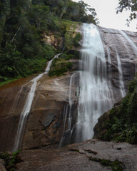 Obraz premium gato waterfall ilhabela brazil
