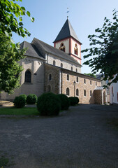 Fototapeta na wymiar Unterer Mittelrhein, Erpel, Kirche St. Severin