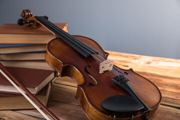 Fototapeta premium violin and book