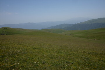 Obraz premium travel to sunny day in mountains