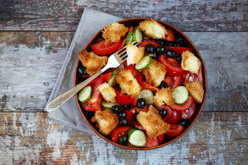 Panzanella salad with tomatoes and ciabatta.