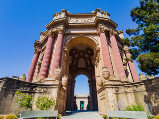Obraz premium Sunny view of The Palace of Fine Arts