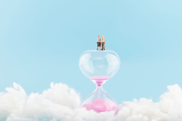 The old man doll on the hourglass in the white clouds
