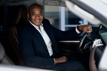 Fototapeta na wymiar happy businessman in car