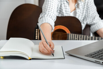 Online musical guitar e education. Online training classes for playing guitar at home. Musician...