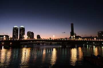 Fototapeta na wymiar 東京のウォーターフロント、夕焼け空