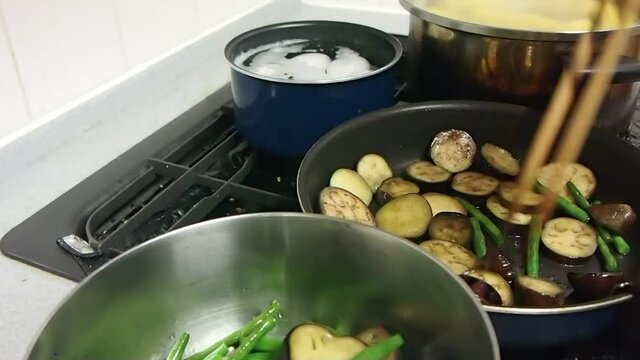 調理　茄子といんげんの揚げ焼き