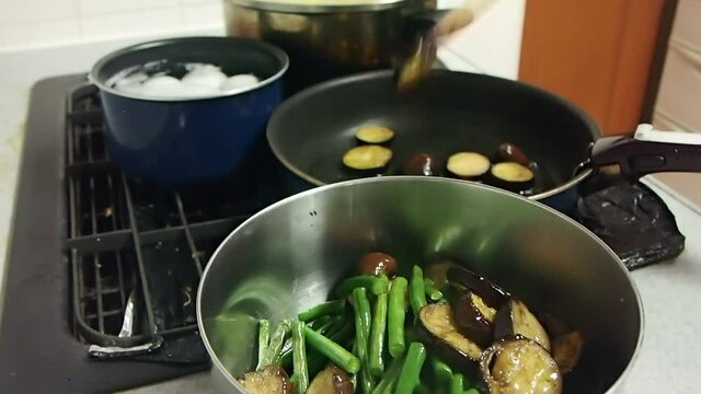 調理　茄子といんげんの揚げ焼き