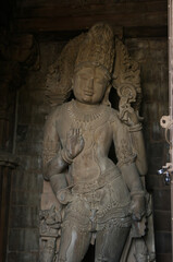 Fototapeta na wymiar カジュラホー南群チャトゥルブジ寺院のヴィシュヌ神像 