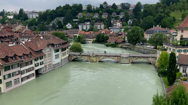 Hochwasser der Aare in der Berner Altstadt, Juli 2021, Schweiz