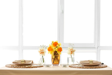 Beautiful table setting with narcissus flowers