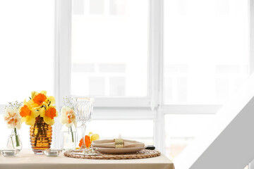 Beautiful table setting with narcissus flowers