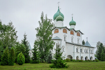 Fototapeta na wymiar Orthodox church in the Vyazhischi Monastery in Veliky Novgorod