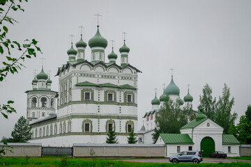 Fototapeta na wymiar Cloud morning in the Vyazhischi Monastery in Veliky Novgorod