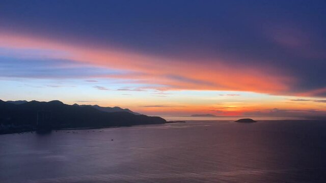 Stunning sunrise by the ocean timelapse