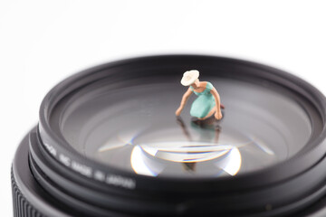 The doll lying on the lens of the lens is wiping the lens