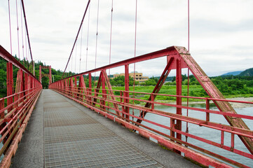 阿賀野川に掛かる古い吊橋