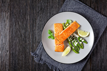 roasted salmon fillets with lemon and asparagus