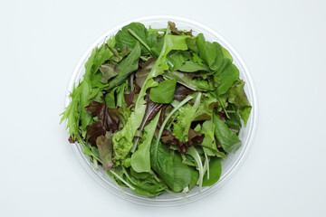 パックに入ったベビーリーフ