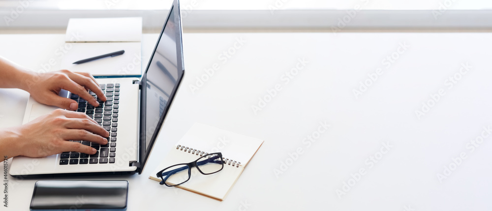 Aufkleber e-learning, online study concept. student studying online class via laptop computer.