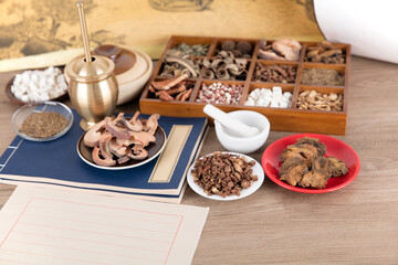 On-site scene of Chinese herbal medicine dispensing
