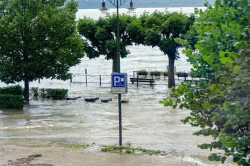 Crue du lac de Bienne, parking inondé, Suisse