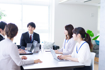 Obraz premium ミーティングをするビジネスパーソン