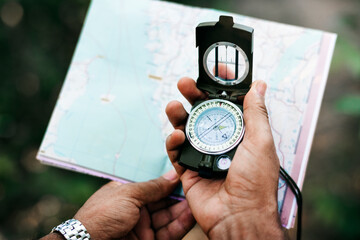 Man holding a map and a compass © Rawpixel.com