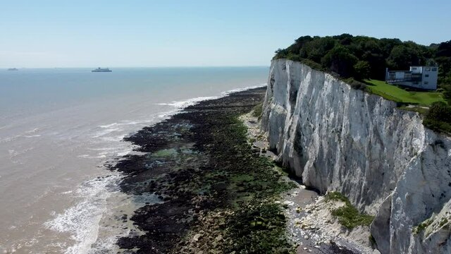 4K drone footage of white cliffs near Dover, England.