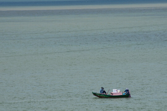 fishermen in s&atilde;o jose de ribamar, maranhao