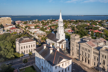 Fototapeta premium Aerial view of Broad street Charleston, South Carolina port city, cobblestone pastel houses, elegant French Quarter Saint Michael's church historic landmark