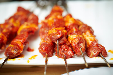  Grilled lamb skewers with seasoning