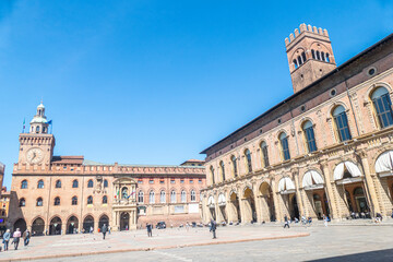 Obraz premium Ancient buildings in Piazza Maggiore in Bologna