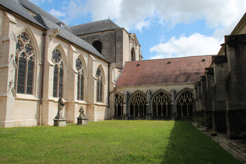Fototapeta na wymiar notre-dame cathedral and cloister in verdun in lorraine (france) 