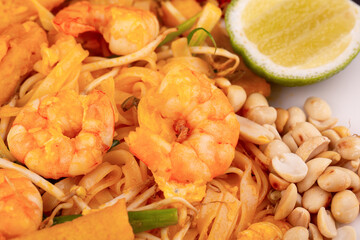 shrimp, rice noodles, peanuts, bean sprouts, lime, greens