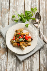 artichoke tomatoes and black olives salad