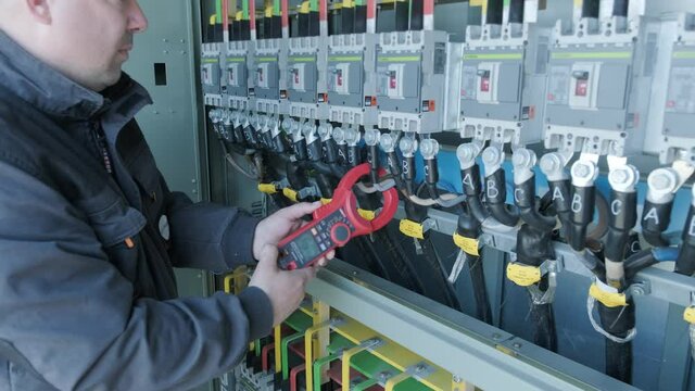 Checking the operating voltage levels of the solar panel switchgear compartment