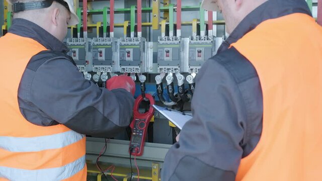Checking the operating voltage levels of the solar panel switchgear compartment