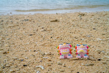 Fototapeta na wymiar 沖縄県石垣島のシーサーと海がある風景 Ishigaki Okinawa
