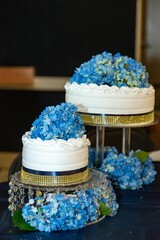 Cake wiht Blue Flowers
