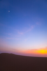 Obraz premium Desert landscape - sand dunes - Beautiful sunset background