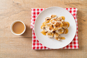 Grills Banana with Caramel Sauce